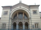 Synagoga Choralna z dziesięciorgiem przykazań nad frontonem